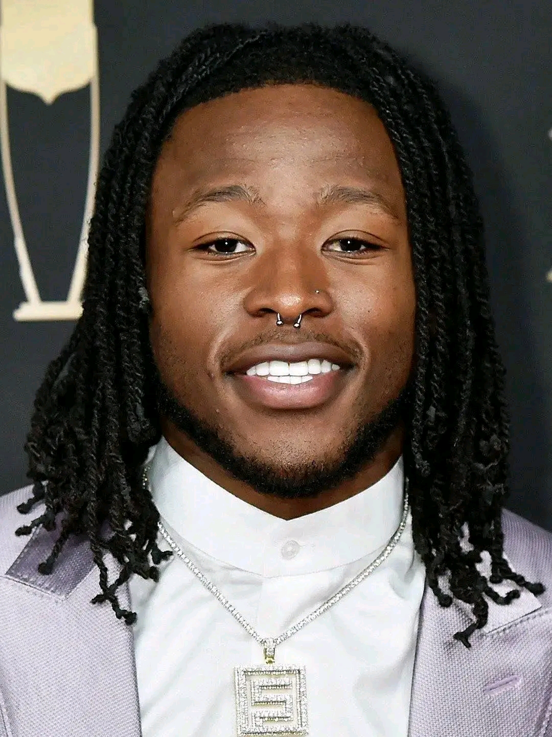 “Alvin Kamara Secures $100M Samsung Deal, Donates $50M to Transform Young Lives”