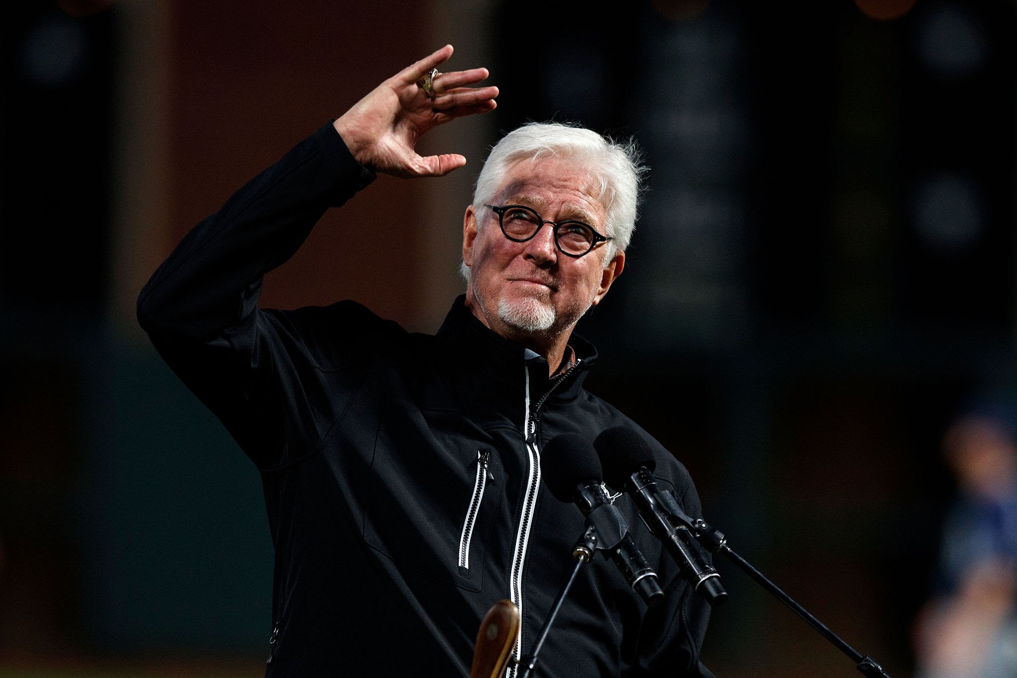 “End of an Era: Mike Krukow Says Goodbye to Giants Booth, Breaking Hearts Across the Bay”