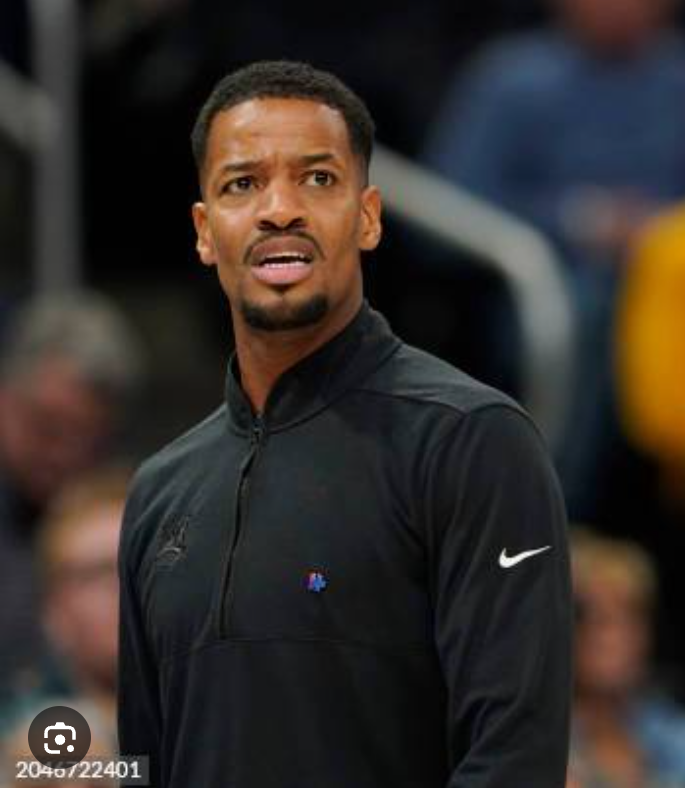 SAD NEWS: 30 minutes ago in Baltimore, Maryland. At the age of 62, the family of Brenda Fowlkes The Mother Of Providence friars Coach Kim English has just announced urgent news to his followers that mother is currently…