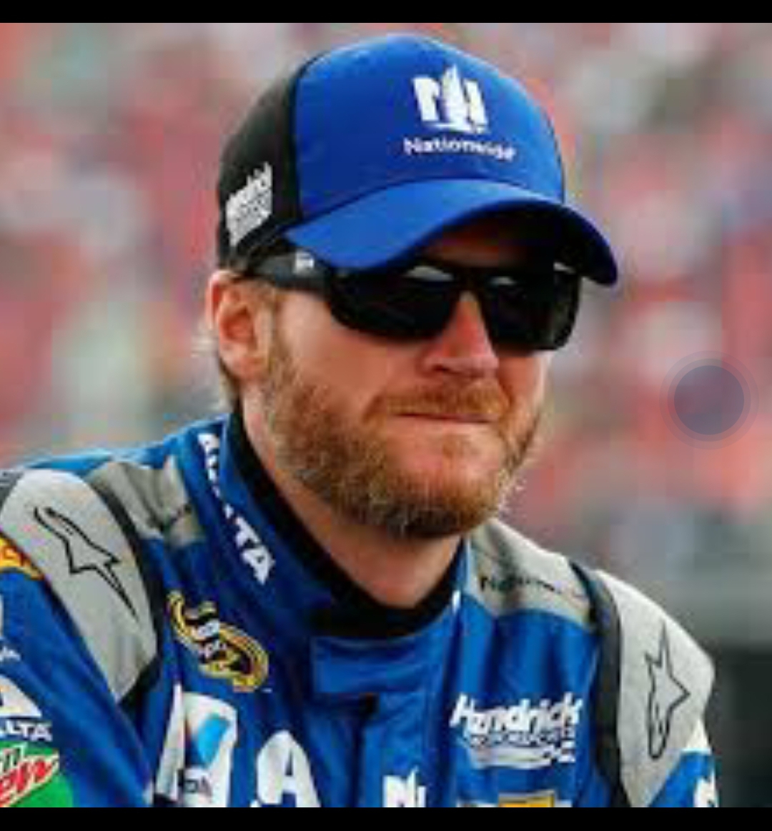 Tears on the Track: NASCAR Legend Dale Earnhardt Jr. Announces Sudden Retirement Following Health Scare”
